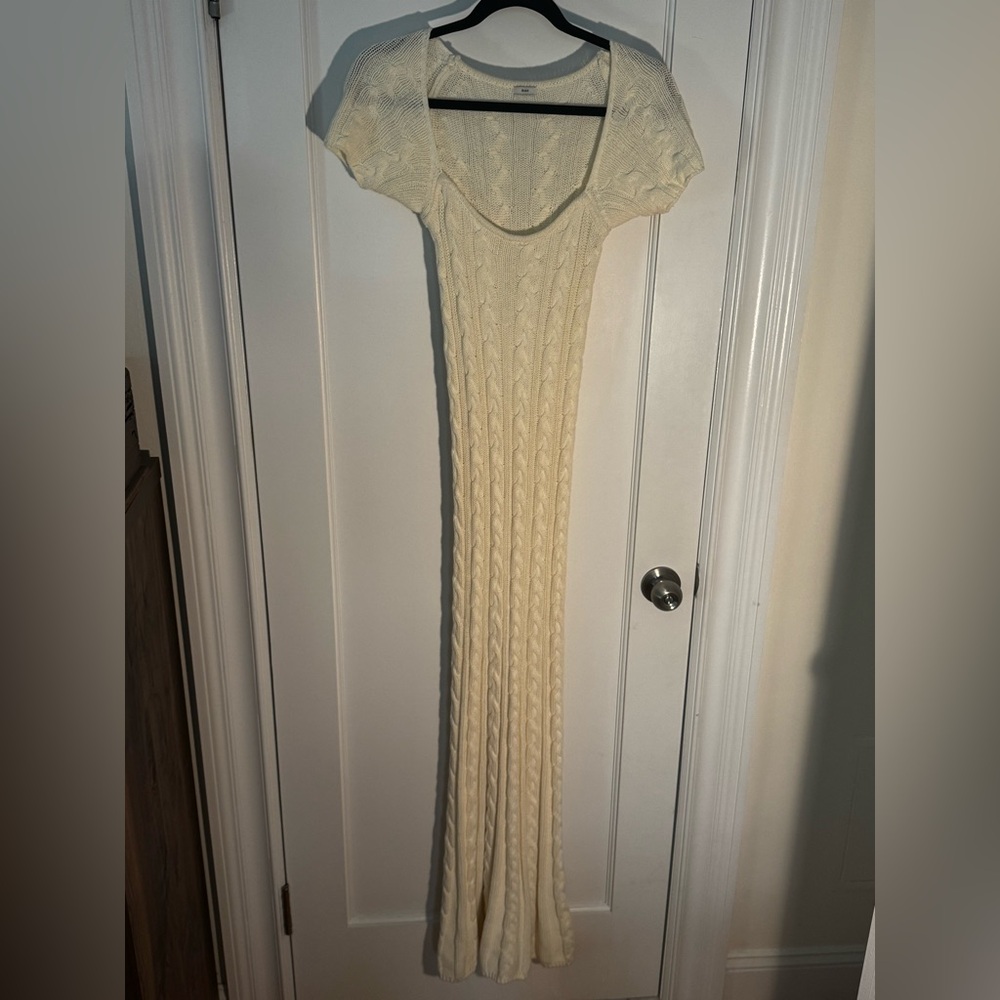 Elegant Cream Knit Maxi Dress